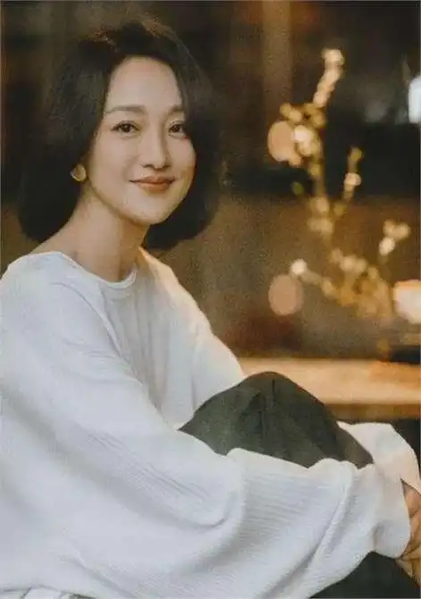 谈了一辈子恋爱的周迅,终于在50岁时,暴露了"没文化"的事实