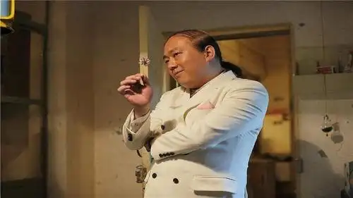 《分手大师》男子男扮女装上台跳舞,这舞姿,真是辣眼睛!