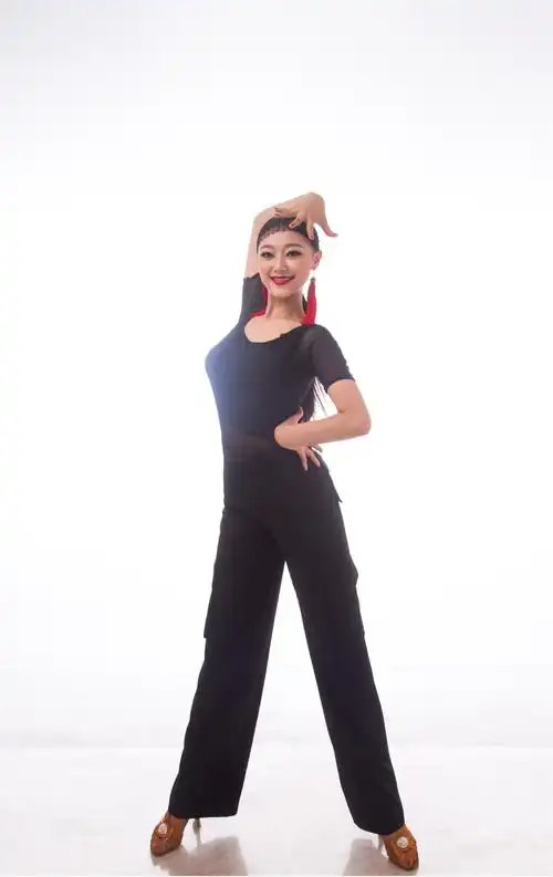 涉县姚姚国际拉丁舞校专业教师:"江姚姚"