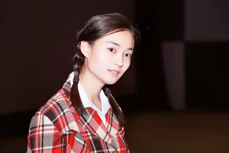 p data-id="gnzzvlcmts">安宁,出生于陕西咸阳,中国内地女演员.