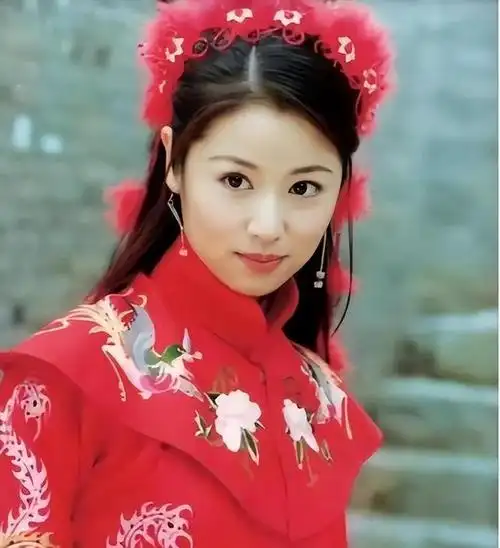 等作品在娱乐圈取得了稳定的位置,2001年,林心如因出演唐季礼导演的