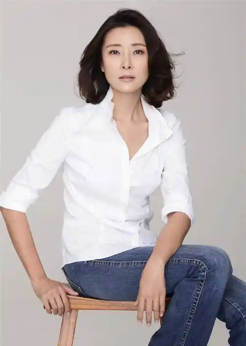 柯蓝,婚姻状况已成谜,她终于活成,所有人都羡慕的样子_黄志忠_何音