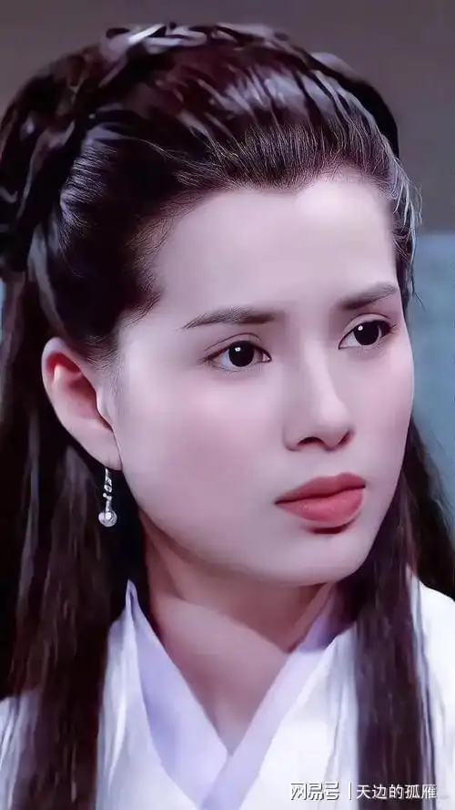 小龙女李若彤头插筷子这是要干啥难道为了当网红博眼球