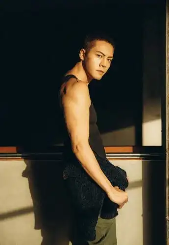 35岁陈伟霆我腹肌8块球鞋81w拒绝欧阳娜娜