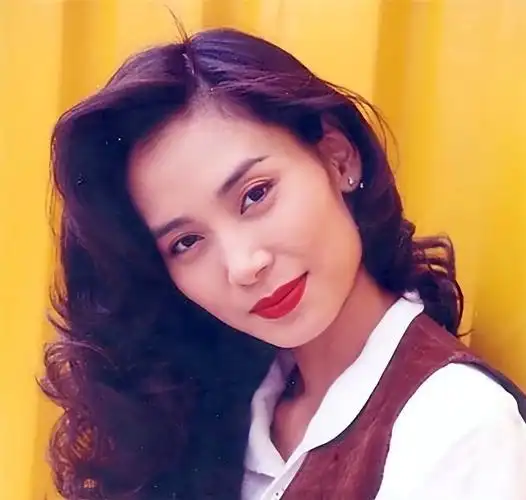 传奇港姐邝美云:不婚不育专注搞钱,赚了5亿后,如今怎样了?