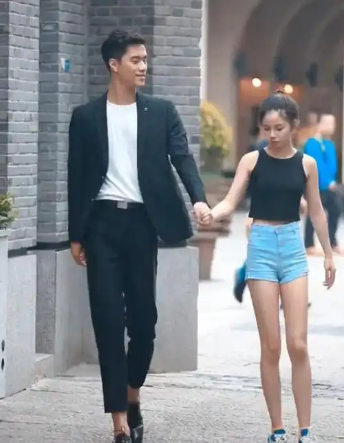 最萌30cm身高差牵手体重差了2倍仅因一点腿长意外一样