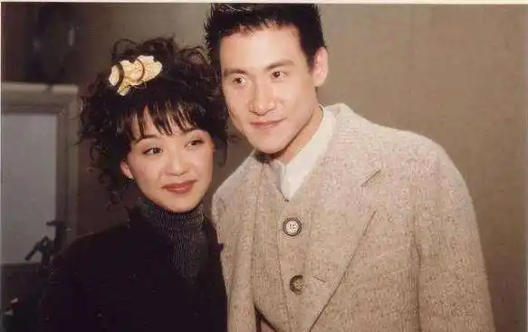 原创1988年张学友在梅艳芳生日宴因为一块蛋糕差点毁掉自己歌手生涯