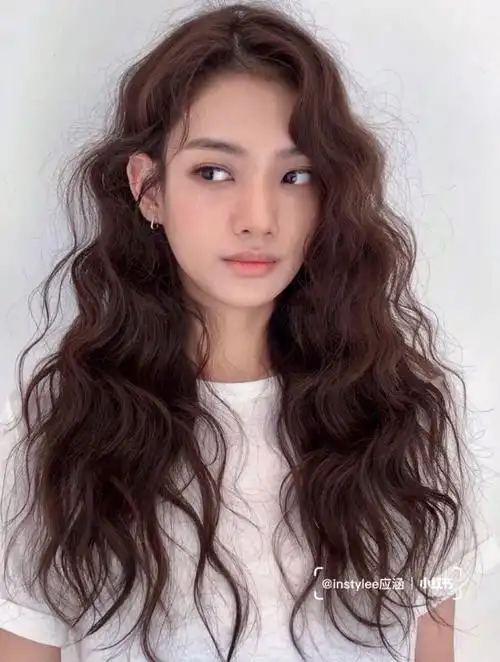 蓬松蛋卷头 女生不可错过的烫发发型 超减龄