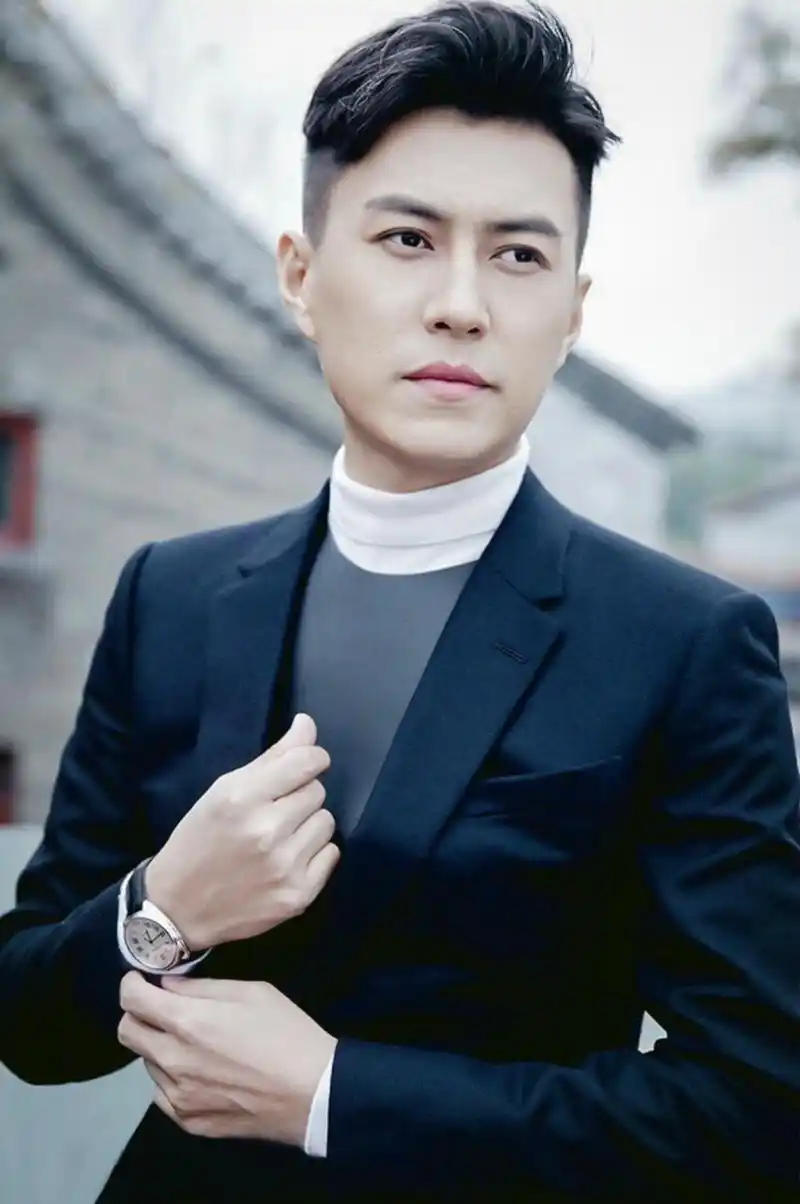 靳东用自己的行动表达了对艾滋病防治工作的支持