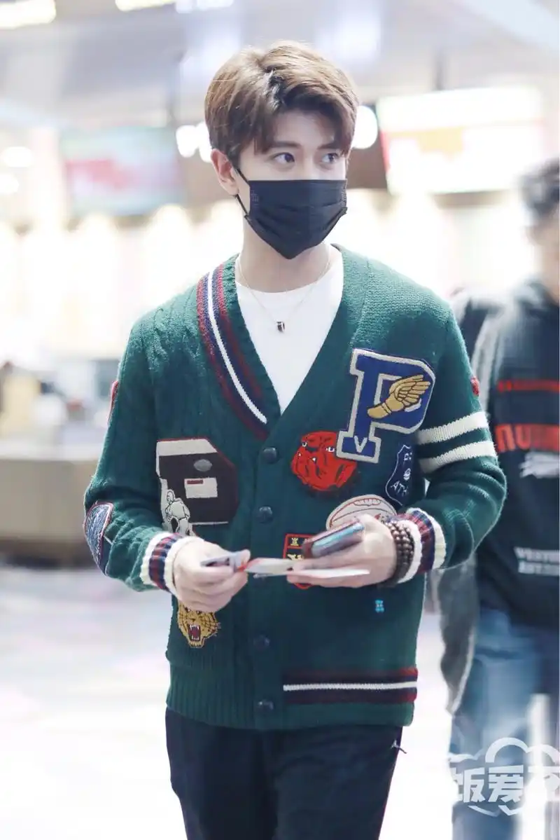 就算是戴着口罩也丝毫藏不住任嘉伦的帅气啊!快来收下这份心动吧