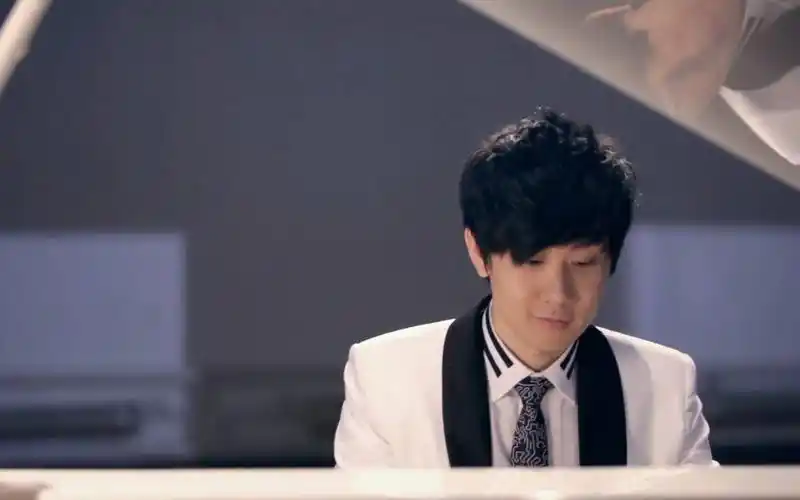 38岁林俊杰6块腹肌,40岁周杰伦只有1块,成家和没成家的区别_哔哩哔哩