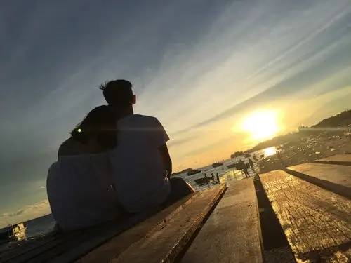 16年6月摄于沙巴美人鱼岛   一对情侣在眼前相互依偎,感觉时光就此