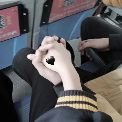 情侣牵手情侣头像