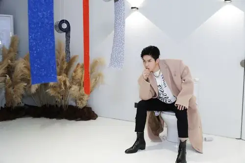 好玩│以纺织品为媒马伯骞把自己的家搬到家具店