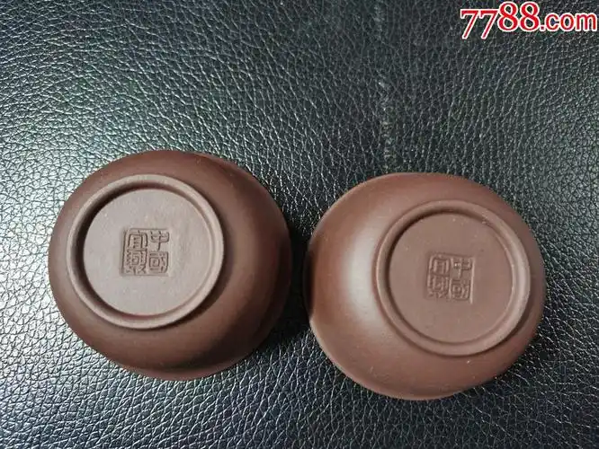 中国宜兴紫砂杯一对