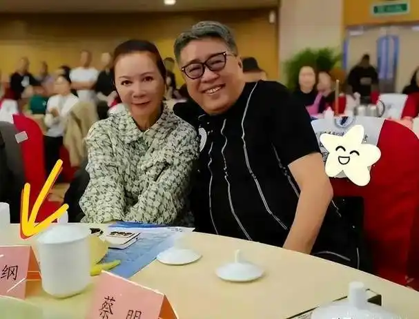 原来他就是蔡明儿子!隐瞒37年不公开,是蔡明的骄傲更是最大心病