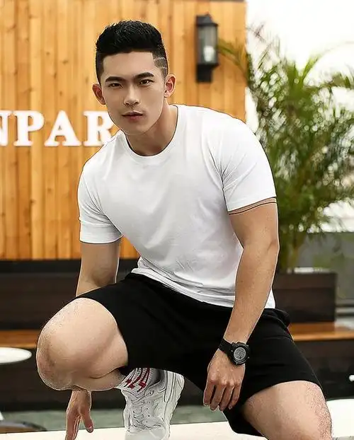 组图身材好颜植棒的肌肉小哥哥176身高的男装模特有型