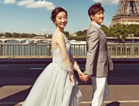 情感生活王阳高斯婚纱照2018年12月15日演员王阳在微博上晒出婚纱照