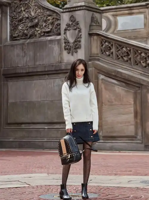 毛衣配短裙百穿不厌杨幂套路解锁初秋时尚图