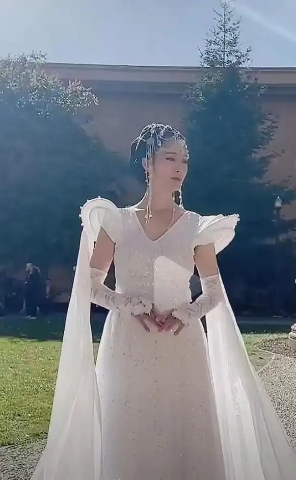 夕瑶:  守护天界神树的女官,为找寻被贬人间转世的恋人飞蓬, - 抖音