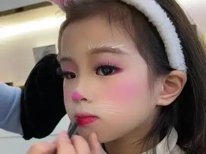 儿童舞台妆 #动物妆 小白兔妆容,我们还是已可爱为主,不要画的太空排