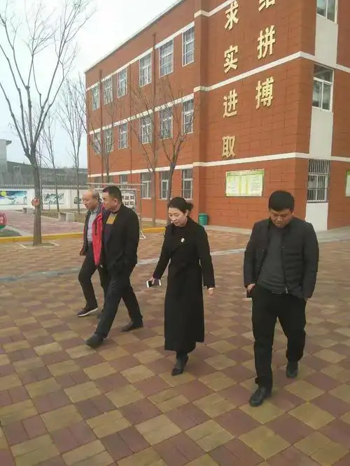 追梦路上 ,奋力前行——富平县教育局党委副书记王荣娟赴梅家坪镇各