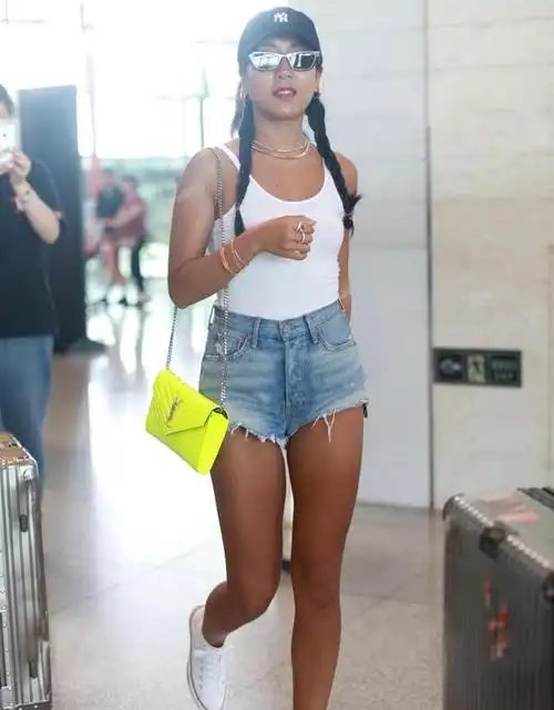 162身高 吉克隽逸,娱乐圈少有的异域风情,网友称她"黑天鹅"