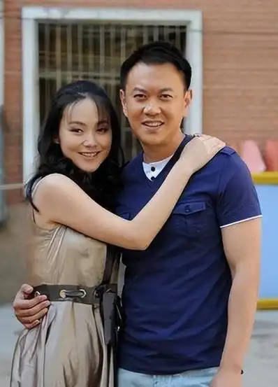 "最贵龙套"冯嘉怡:万贯家财爱演戏,片酬不够油费钱,只为过瘾