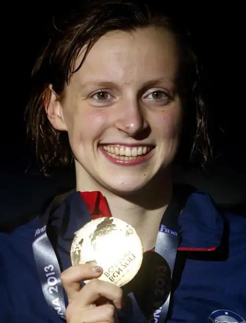 女子800米自莱德基再破世界纪录 绝对优势夺冠