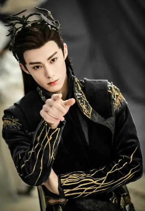 眼花缭乱古装美男扎堆这6位古装造型都很绝看得人眼花了
