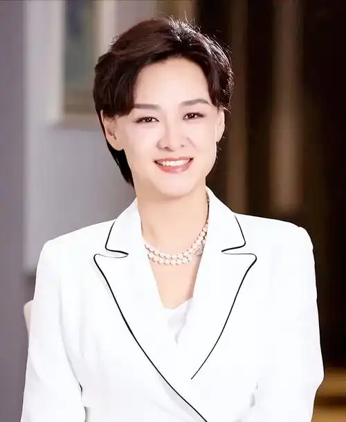 12汶川地震15周年,主持人李小萌发旧视频冲上热搜,再次看哭无数网友