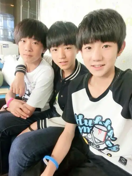 tfboys三人帅气合照
