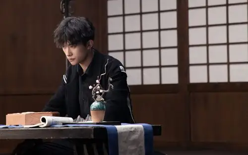 易烊千玺优雅古韵桌面壁纸(2)