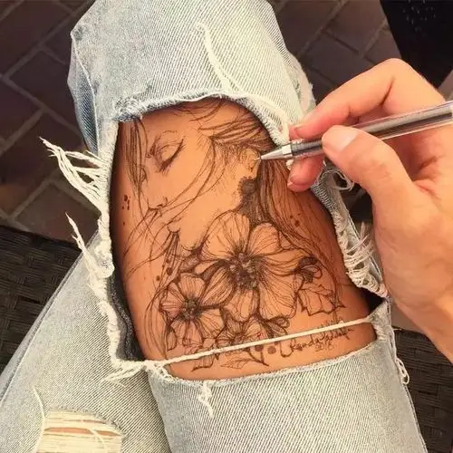 最性感画布美女在大腿上画画真的很好看