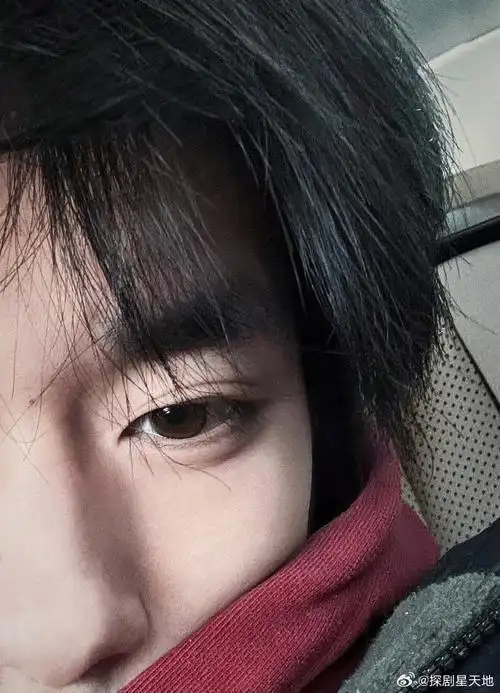 易烊千玺掌管自拍镜头的神##易烊千玺超绝怼脸