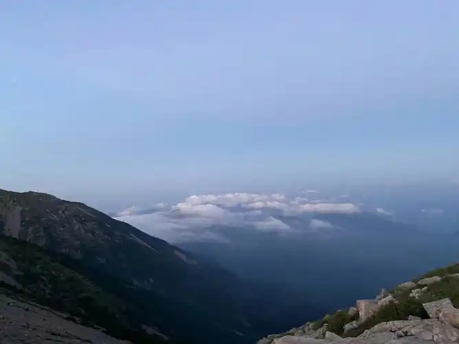 25去了太白山,海拔约3600左右,在这里,我高反了,真的是意料之外,坐了