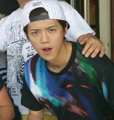 图鹿晗跑男戴帽子图片吃货的坚持不计形象护冰棍