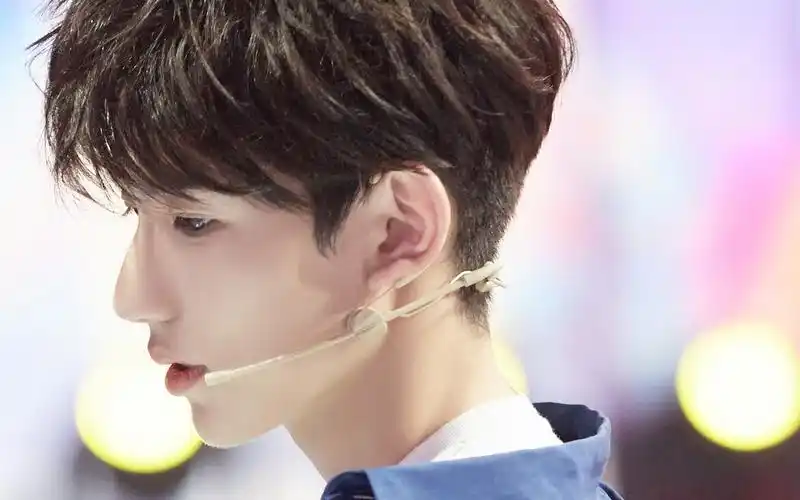 王源帅气图片高清桌面电脑壁纸