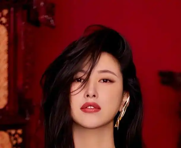 回顾豪横情史朱珠前任个个都是人物37岁选择嫁给普通人