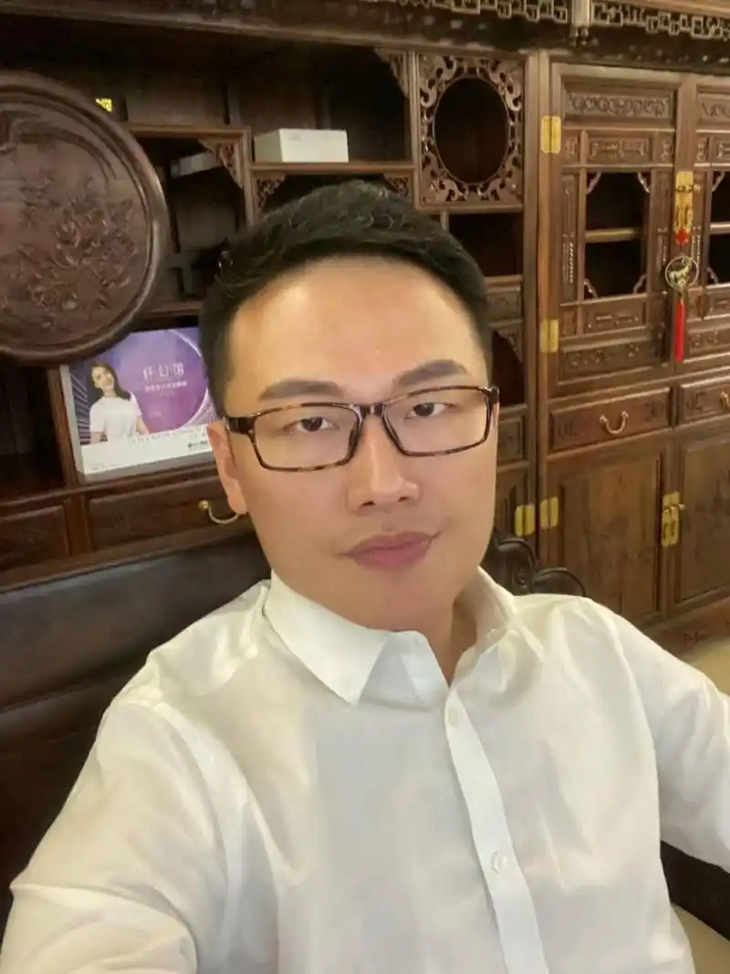 福建厦门纤公馆创始人刘陈: 下面就是刘总:福建企业家,年轻有为,才华