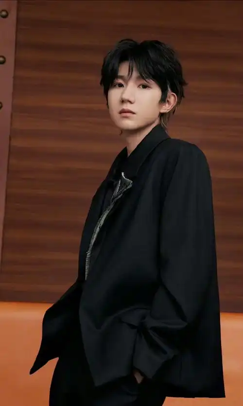 tfboys十年之约海报后面的影子##tfboys十周年写真后面的影子