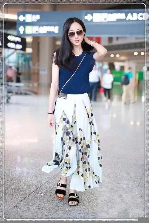 韩雪标准的诠释了一双凉鞋毁一身,求求你换双好看的鞋吧!