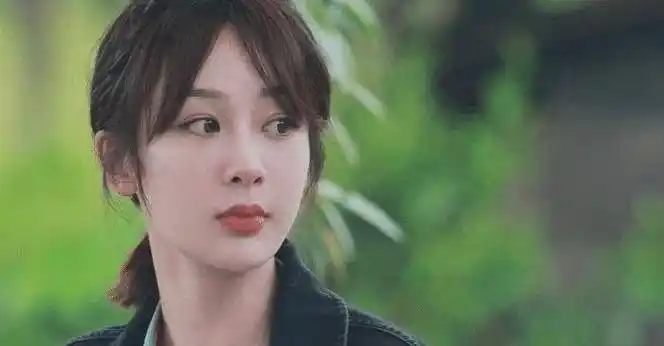 杨紫张艺兴真在一起了?两人连睡衣都穿情侣款_绯闻_黄磊_彭昱