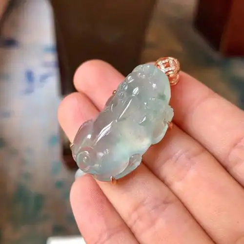 高冰种翡翠貔貅招财进宝
