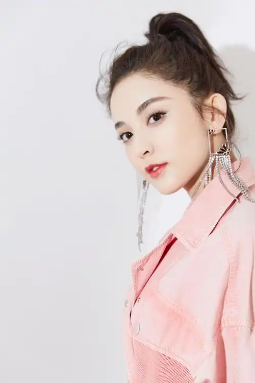 p>古力娜扎(gulnazar),1992年5月2日出生于新疆乌鲁木齐市,中国内地