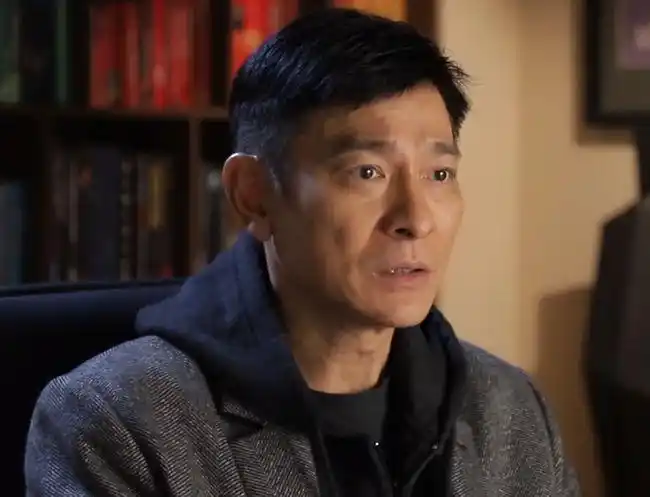 人潮汹涌排片口碑上涨万茜和肖央的最后选择让刘德华感动