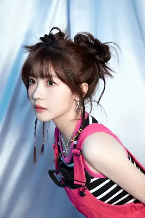 赖美云吊带裤##赖美云红色吊带裤##和平精英