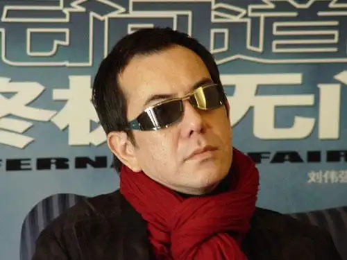 图文:黄秋生亮相《无间道Ⅲ》-酷酷墨镜