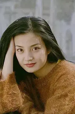 赵薇是我心里的第一美女,小时候看还珠格格从她有了美的概念.