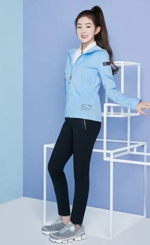 韩国女星裴珠泫真厉害,把烂大街匡威穿出拖鞋既视感,意外时髦!